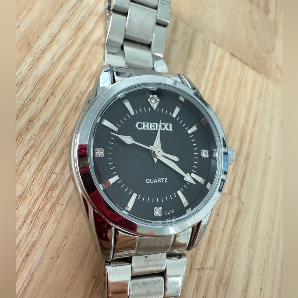 Chenxi ladies black dial silver tone classic watch NEW BATTERY
